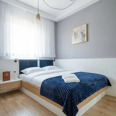 - Center - Stylish And Cozy - G147a